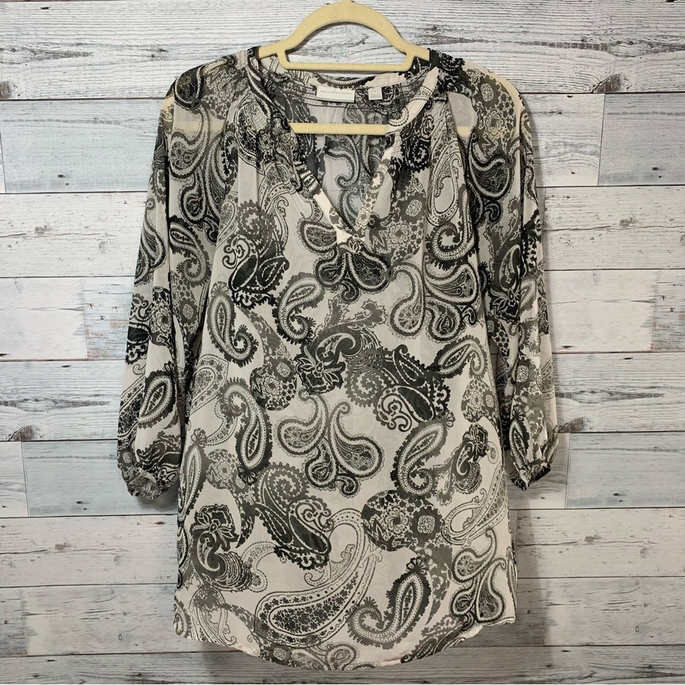 New York and Company Black & White Floral Sheer Blouse Size Medium